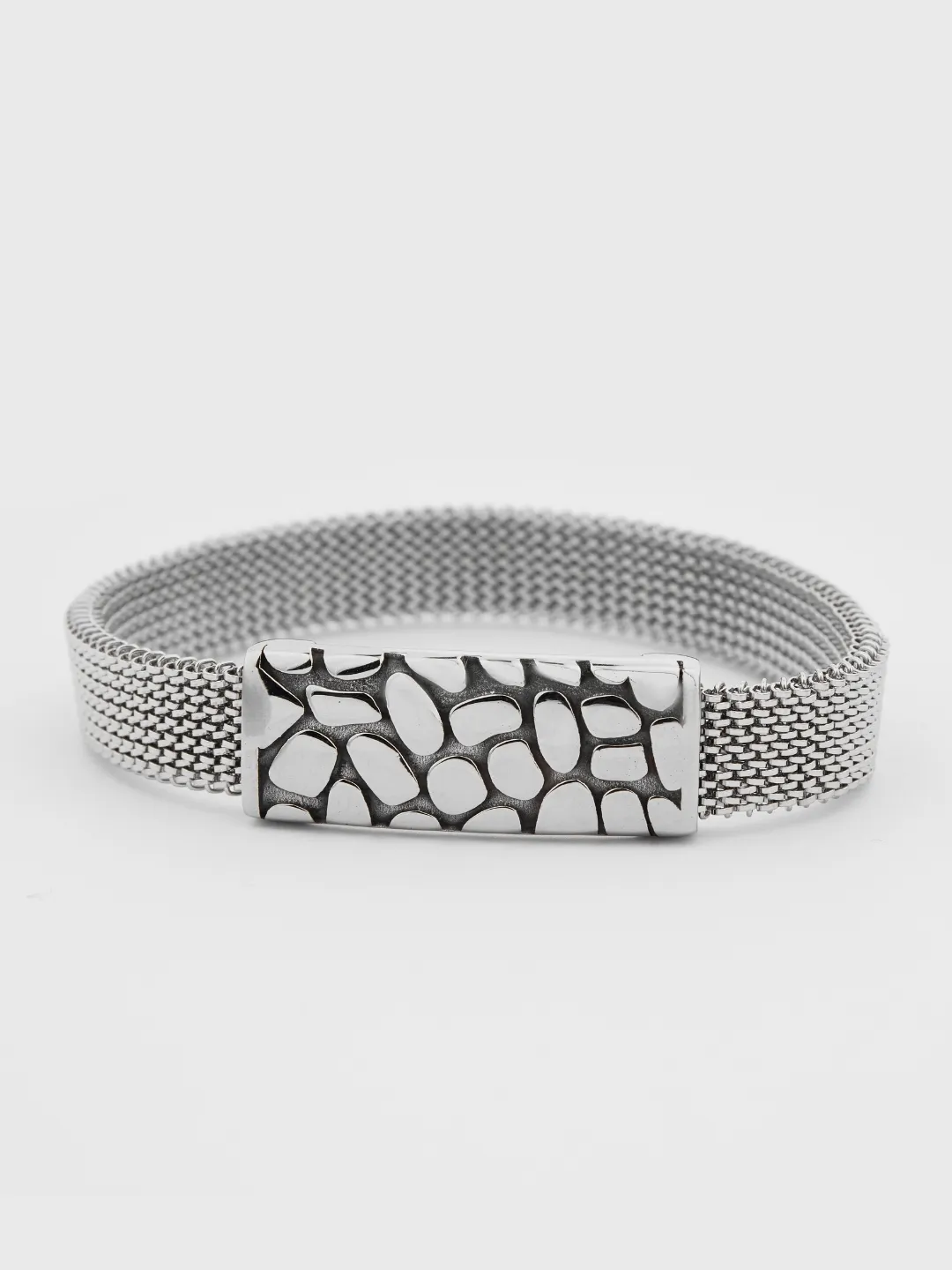 Upper View of Vipera Bracelet in Platinum