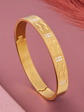The Pharaoh Cuff in gold
