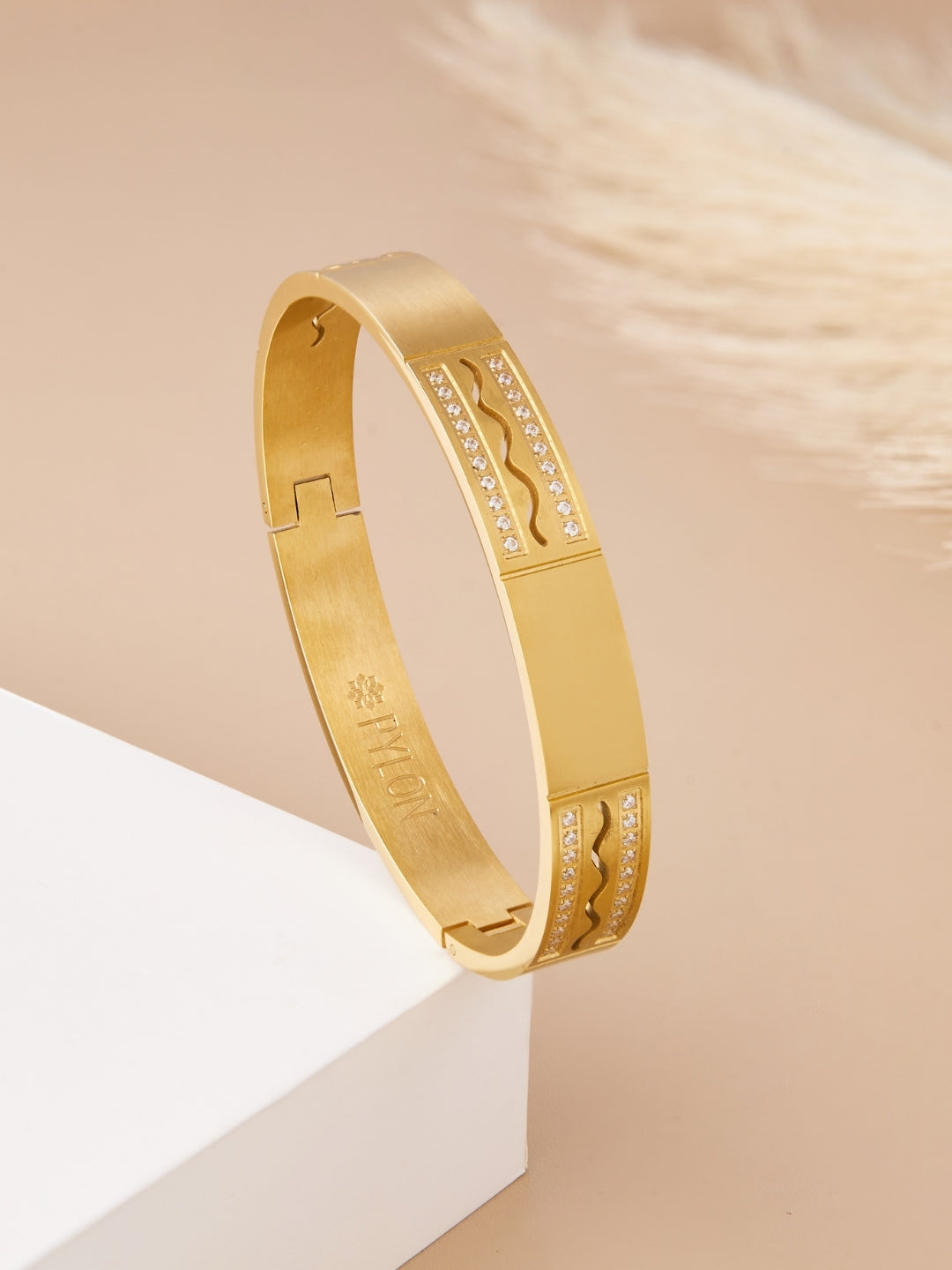 The Imperial Cuff in gold