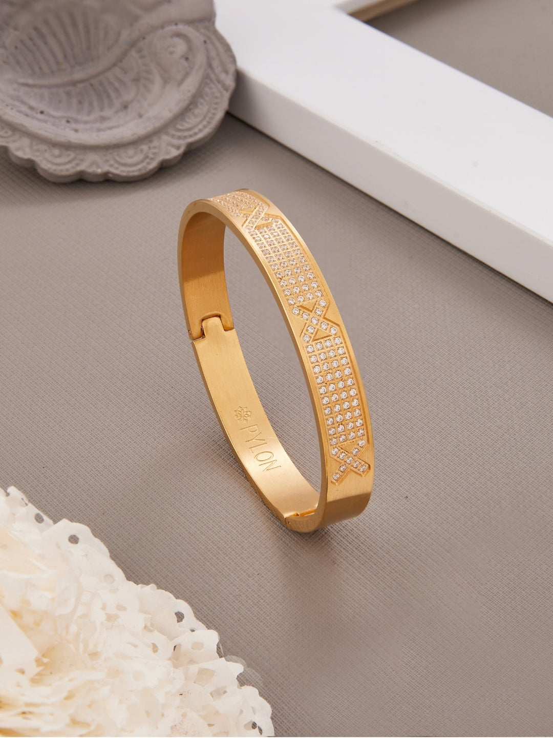 Vitalis Kada In Gold