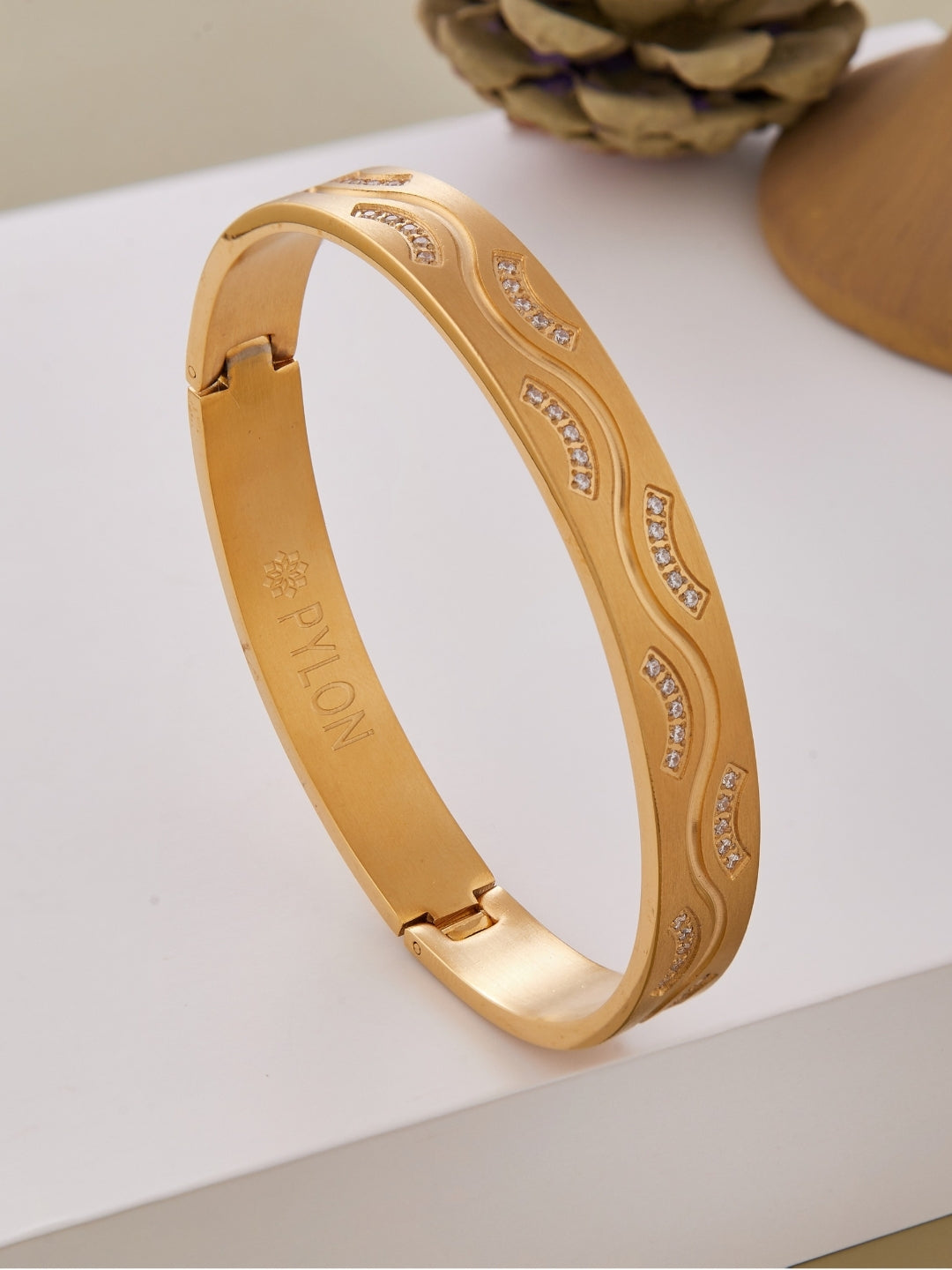 Tidal Vanguard Cuff in gold